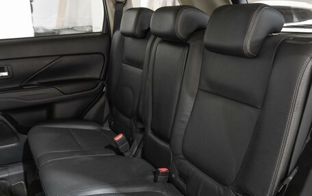 Mitsubishi Outlander III рестайлинг 3, 2014 год, 1 635 000 рублей, 12 фотография
