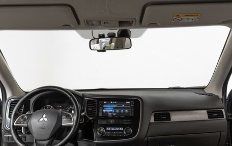 Mitsubishi Outlander III рестайлинг 3, 2014 год, 1 635 000 рублей, 7 фотография