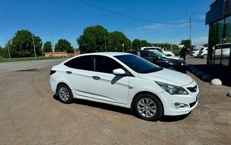 Hyundai Solaris II рестайлинг, 2015 год, 680 000 рублей, 2 фотография
