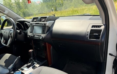 Toyota Land Cruiser Prado 150 рестайлинг 2, 2014 год, 3 550 000 рублей, 19 фотография