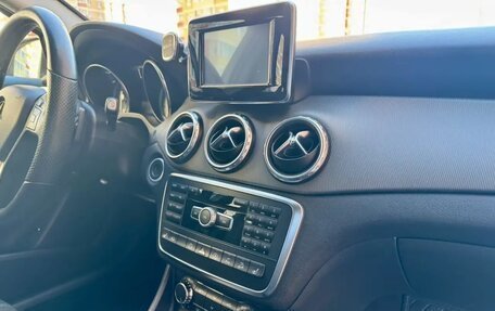 Mercedes-Benz GLA, 2015 год, 1 900 000 рублей, 14 фотография