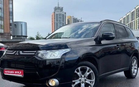Mitsubishi Outlander III рестайлинг 3, 2013 год, 1 320 000 рублей, 1 фотография