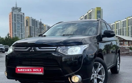 Mitsubishi Outlander III рестайлинг 3, 2013 год, 1 320 000 рублей, 5 фотография