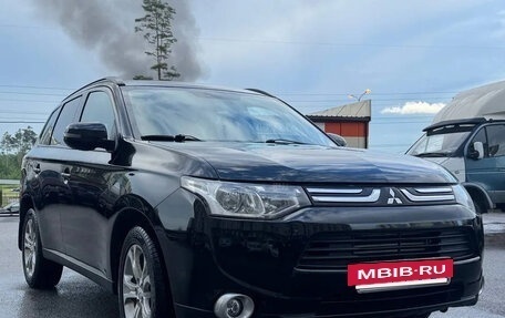 Mitsubishi Outlander III рестайлинг 3, 2013 год, 1 320 000 рублей, 4 фотография