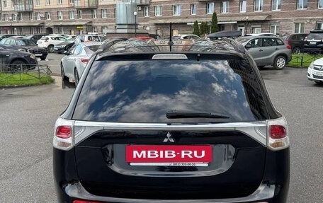 Mitsubishi Outlander III рестайлинг 3, 2013 год, 1 320 000 рублей, 10 фотография