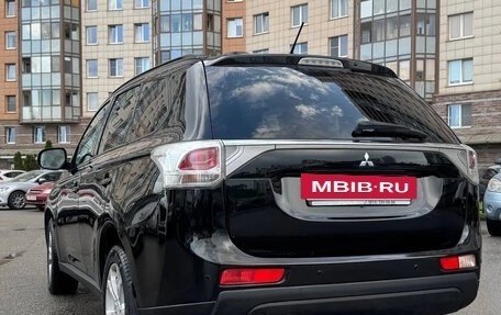 Mitsubishi Outlander III рестайлинг 3, 2013 год, 1 320 000 рублей, 13 фотография