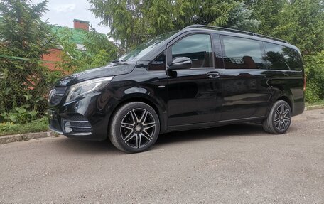 Mercedes-Benz V-Класс, 2017 год, 3 000 000 рублей, 3 фотография
