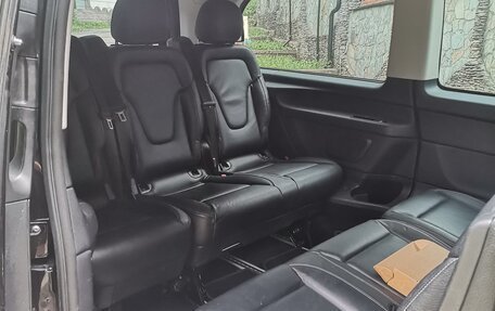 Mercedes-Benz V-Класс, 2017 год, 3 000 000 рублей, 10 фотография