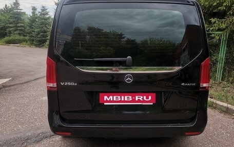 Mercedes-Benz V-Класс, 2017 год, 3 000 000 рублей, 7 фотография