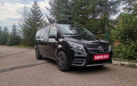 Mercedes-Benz V-Класс, 2017 год, 3 000 000 рублей, 2 фотография