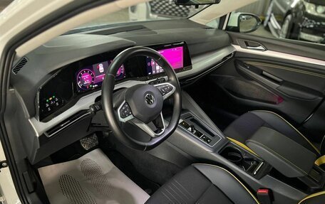 Volkswagen Golf VIII, 2021 год, 2 590 000 рублей, 21 фотография