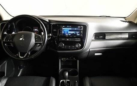 Mitsubishi Outlander III рестайлинг 3, 2016 год, 1 549 000 рублей, 13 фотография