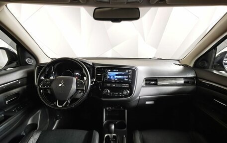 Mitsubishi Outlander III рестайлинг 3, 2016 год, 1 549 000 рублей, 12 фотография