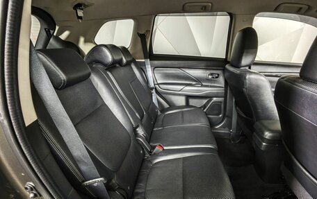 Mitsubishi Outlander III рестайлинг 3, 2016 год, 1 549 000 рублей, 14 фотография
