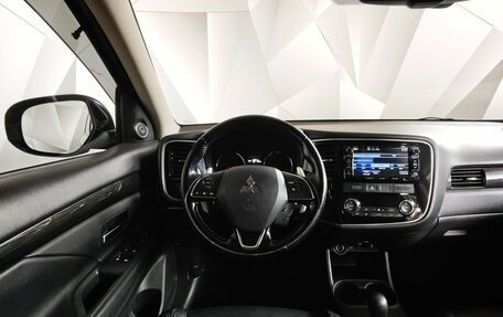 Mitsubishi Outlander III рестайлинг 3, 2016 год, 1 549 000 рублей, 18 фотография