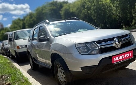 Renault Duster I рестайлинг, 2016 год, 910 000 рублей, 2 фотография