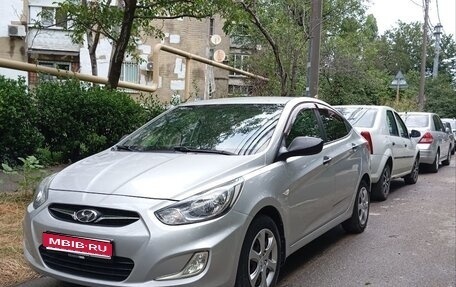 Hyundai Solaris II рестайлинг, 2012 год, 1 000 000 рублей, 1 фотография