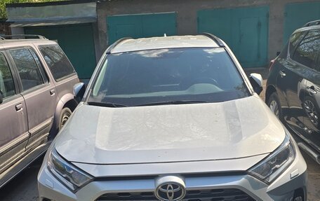 Toyota RAV4, 2021 год, 3 450 000 рублей, 1 фотография