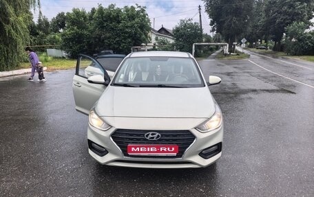 Hyundai Solaris II рестайлинг, 2018 год, 1 000 000 рублей, 1 фотография