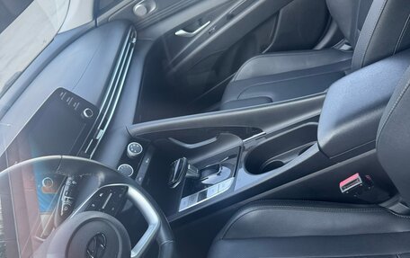 Hyundai Elantra, 2023 год, 1 170 000 рублей, 5 фотография