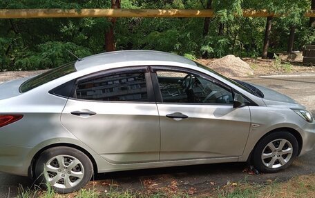 Hyundai Solaris II рестайлинг, 2012 год, 1 000 000 рублей, 5 фотография