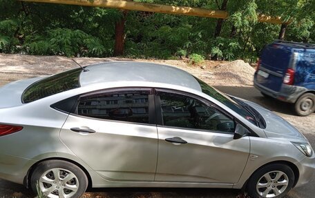 Hyundai Solaris II рестайлинг, 2012 год, 1 000 000 рублей, 6 фотография