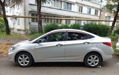 Hyundai Solaris II рестайлинг, 2012 год, 1 000 000 рублей, 4 фотография