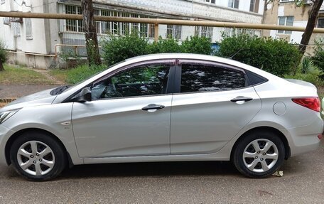 Hyundai Solaris II рестайлинг, 2012 год, 1 000 000 рублей, 2 фотография