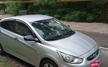 Hyundai Solaris II рестайлинг, 2012 год, 1 000 000 рублей, 7 фотография