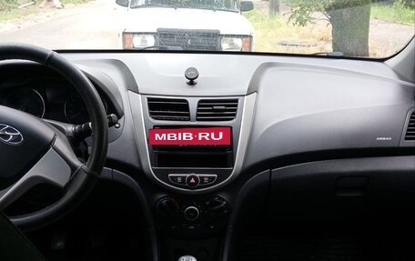 Hyundai Solaris II рестайлинг, 2012 год, 1 000 000 рублей, 17 фотография