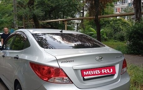 Hyundai Solaris II рестайлинг, 2012 год, 1 000 000 рублей, 10 фотография