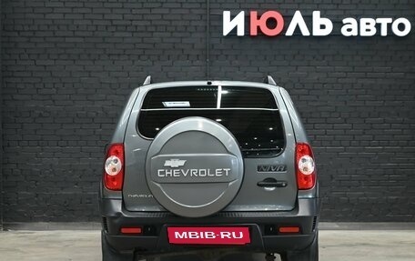 Chevrolet Niva I рестайлинг, 2017 год, 840 000 рублей, 5 фотография