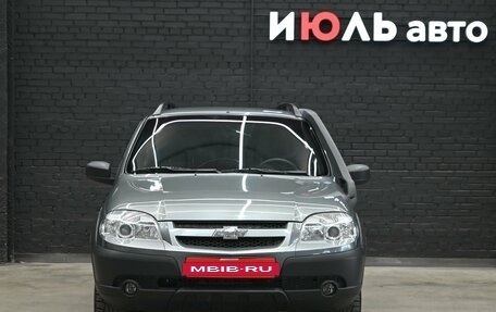 Chevrolet Niva I рестайлинг, 2017 год, 840 000 рублей, 2 фотография