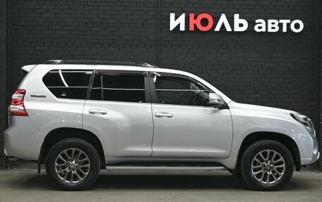 Toyota Land Cruiser Prado 150 рестайлинг 2, 2014 год, 3 950 000 рублей, 9 фотография