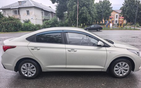 Hyundai Solaris II рестайлинг, 2018 год, 1 000 000 рублей, 2 фотография