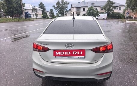 Hyundai Solaris II рестайлинг, 2018 год, 1 000 000 рублей, 3 фотография