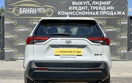Toyota RAV4, 2021 год, 2 649 000 рублей, 5 фотография