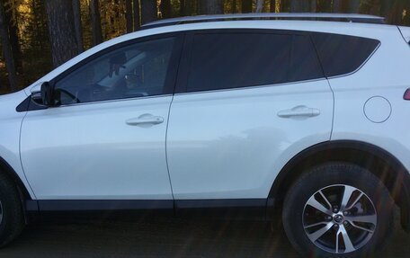 Toyota RAV4, 2017 год, 2 650 000 рублей, 2 фотография