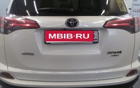 Toyota RAV4, 2017 год, 2 650 000 рублей, 8 фотография