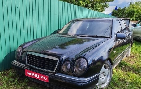 Mercedes-Benz E-Класс, 1999 год, 235 000 рублей, 1 фотография