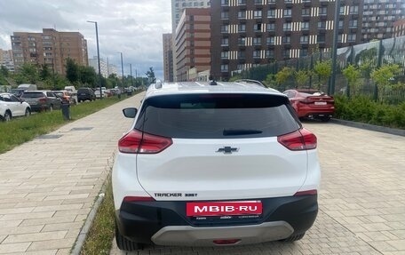 Chevrolet Tracker, 2022 год, 1 950 000 рублей, 2 фотография