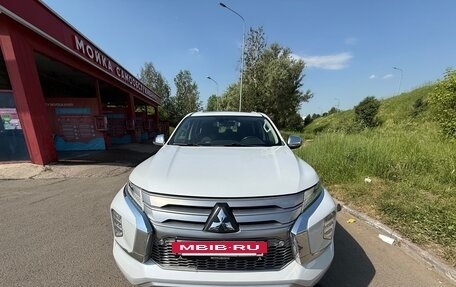 Mitsubishi Pajero Sport III рестайлинг, 2020 год, 3 500 000 рублей, 2 фотография