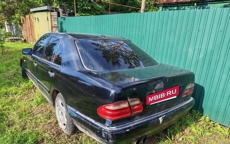 Mercedes-Benz E-Класс, 1999 год, 235 000 рублей, 3 фотография