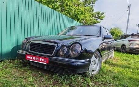 Mercedes-Benz E-Класс, 1999 год, 235 000 рублей, 2 фотография