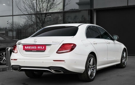 Mercedes-Benz E-Класс, 2020 год, 3 685 000 рублей, 4 фотография
