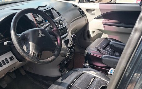 Mitsubishi Grandis, 2006 год, 450 000 рублей, 5 фотография