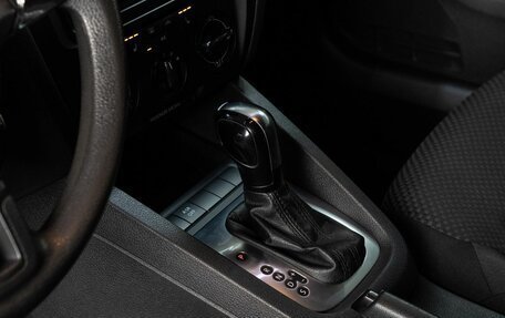 Volkswagen Jetta VI, 2013 год, 1 049 000 рублей, 13 фотография