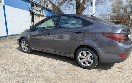 Hyundai Solaris II рестайлинг, 2012 год, 550 000 рублей, 3 фотография