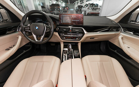 BMW 5 серия, 2021 год, 3 870 000 рублей, 8 фотография
