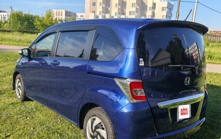 Honda Freed I, 2015 год, 950 000 рублей, 3 фотография